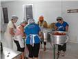 preparativi cucina trebbiatura 2011.jpg