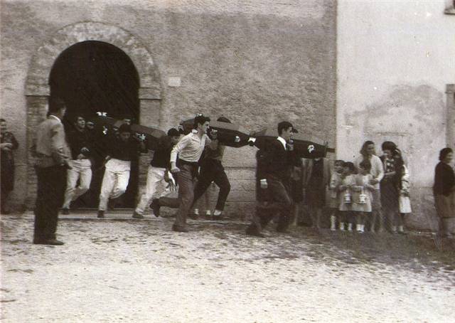 riedizione dei ceri a Branca