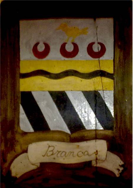 altro stemma di Branca presente nel castello di Baccaresca