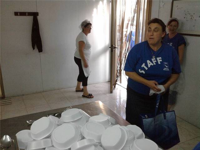 preparativi cucina trebbiatura 2011.jpg