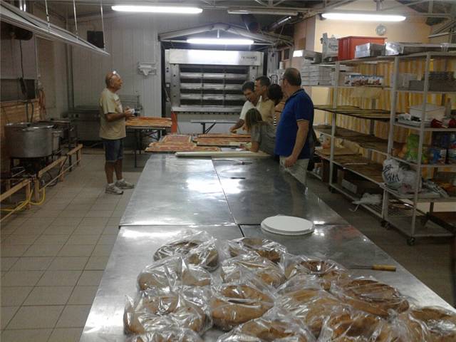 preparativi per festa ristrutturazione chiesa del Granello.jpg
