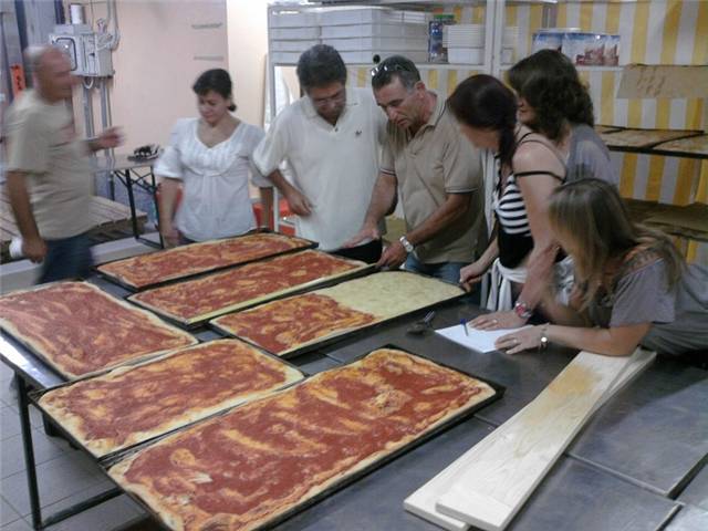 preparativi per festa ristrutturazione chiesa del Granello.jpg