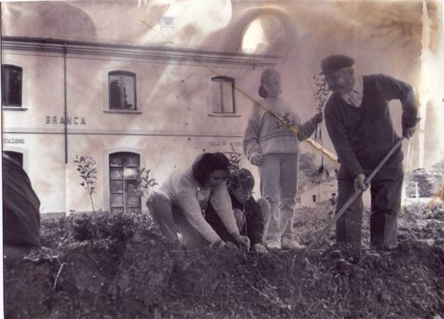 festa degli alberi davanti ex stazione