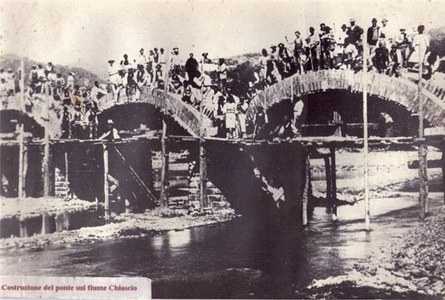 Branca:costruzione ponte sul fiume Chiascio
