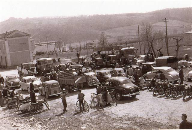 benedizione auto presso vecchia stazione Branca