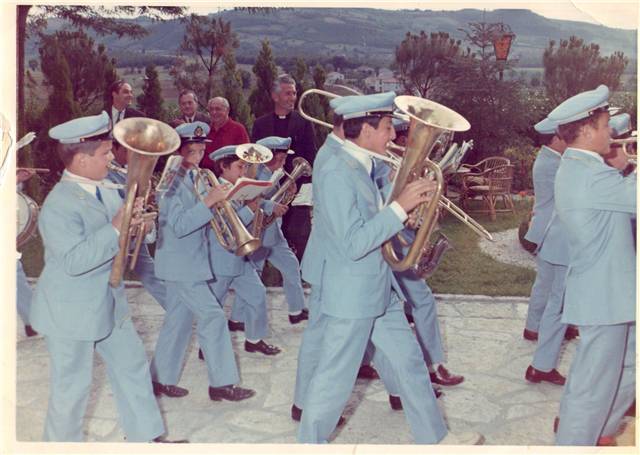 banda musicale branca presso castello del Conte Bosca di Torre dei Calzolari